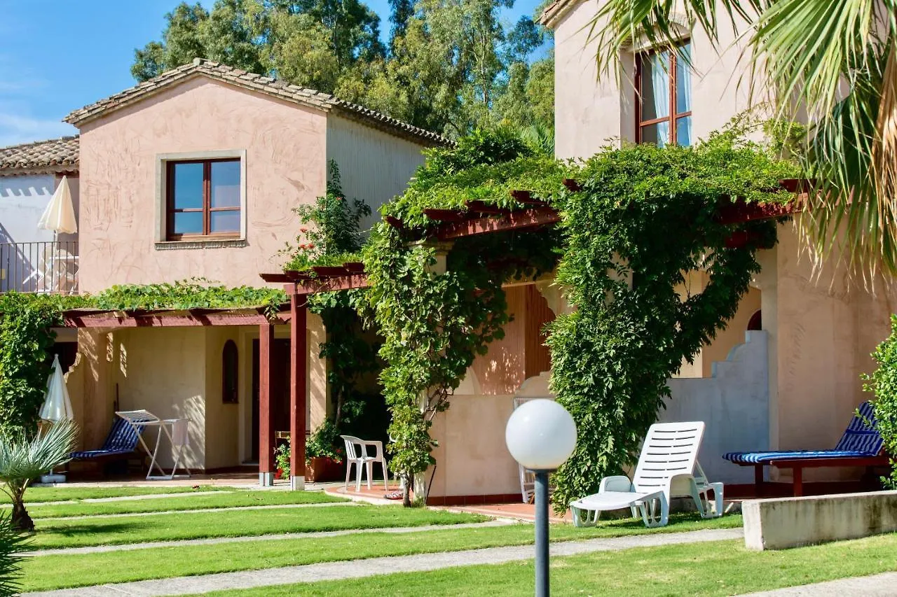 Lägenhetshotell Apartments In Residence With Swimming Pool In Santa Margherita Di Pula, 250 Meters From The Sea