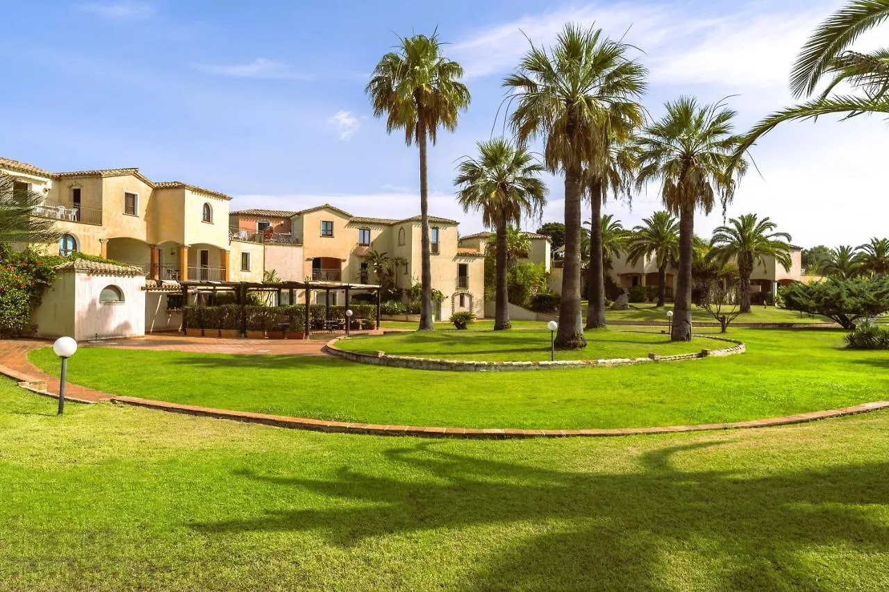 Apartments In Residence With Swimming Pool In Santa Margherita Di Pula, 250 Meters From The Sea Lägenhetshotell Pula