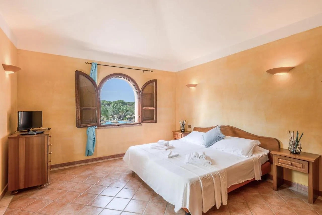 Apartments In Residence With Swimming Pool In Santa Margherita Di Pula, 250 Meters From The Sea 0*, Pula